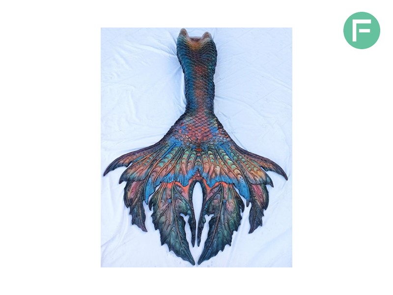 MerAlex ArtFx ha realizzato con Dragon Skin 10 una bellissima coda di sirena iperrealistica, colorata successivamente con Psycho Paint e Novocs Gloss